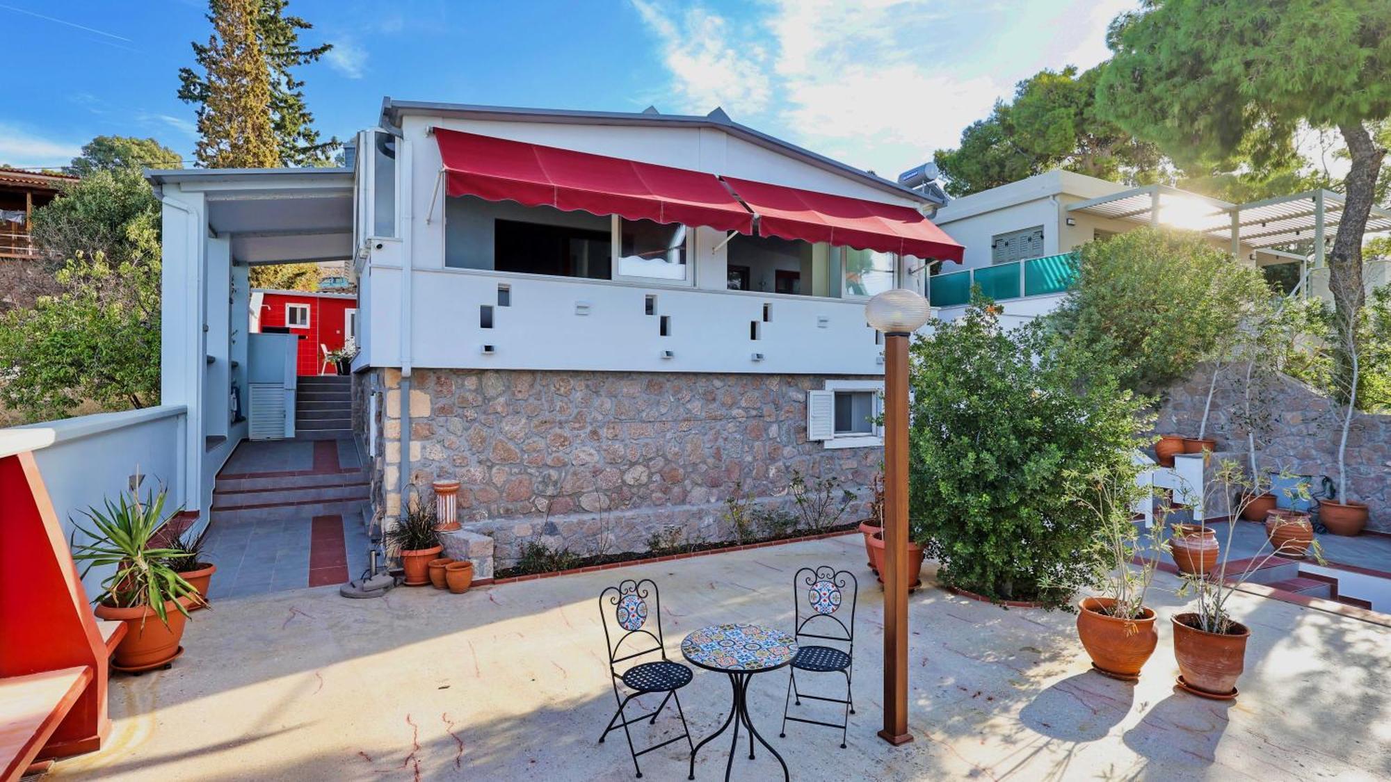 Вилла The Bordeaux Door Aegina Экстерьер фото
