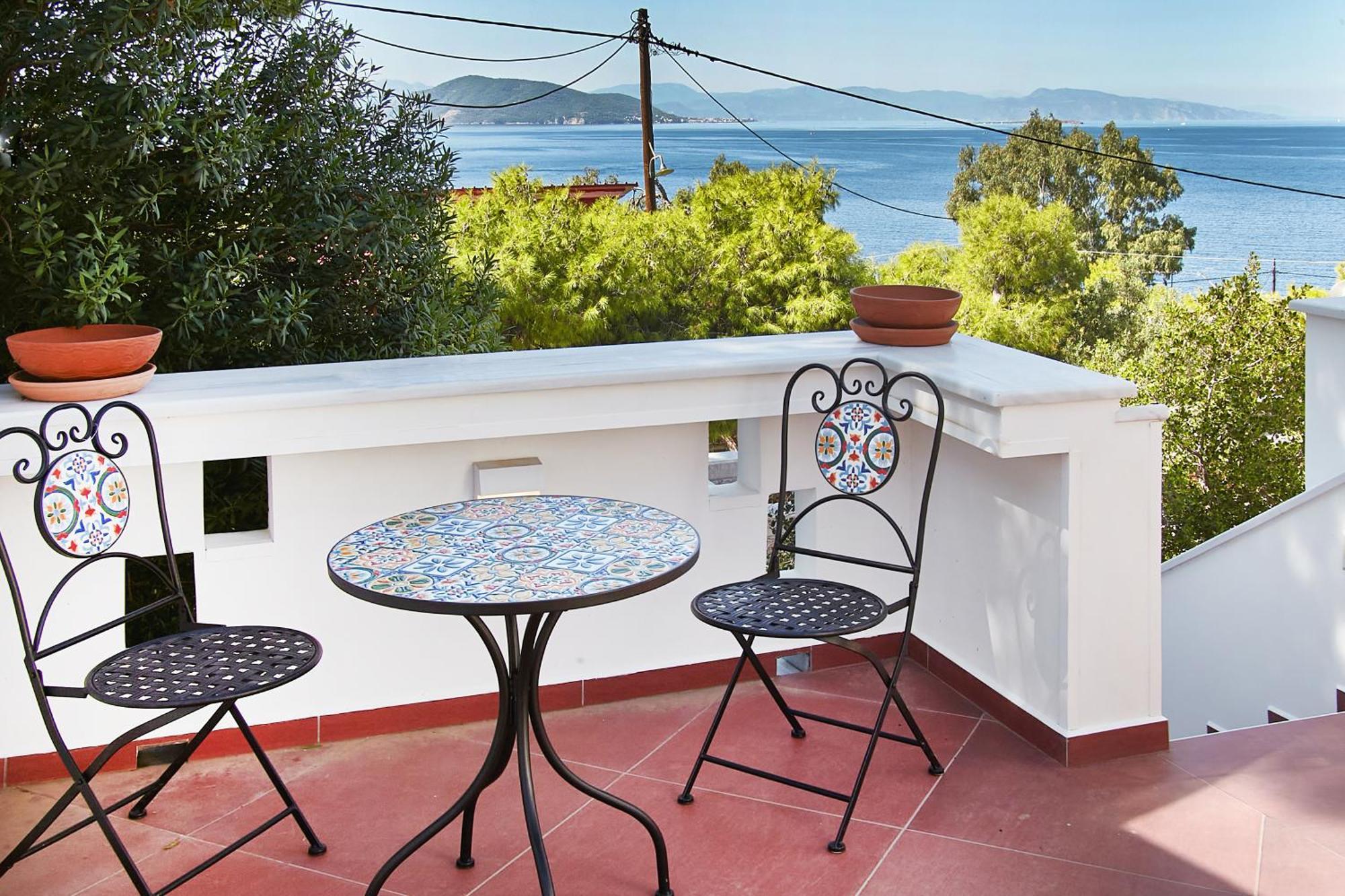 Вилла The Bordeaux Door Aegina Экстерьер фото